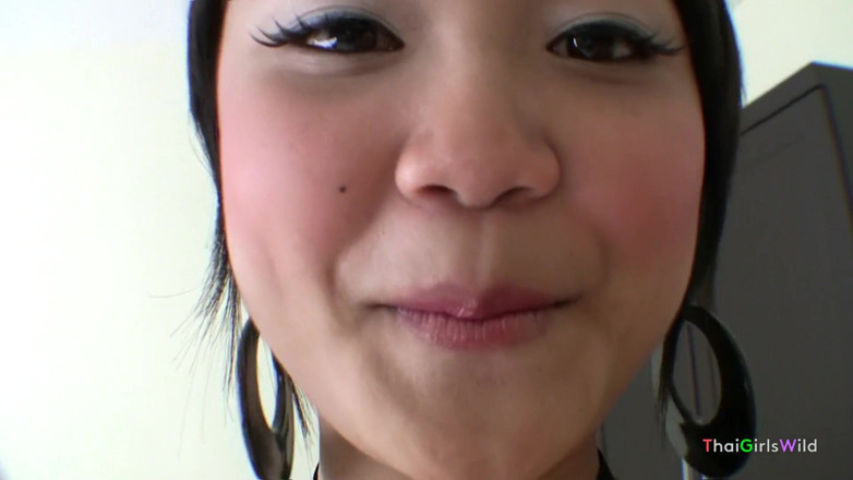 Thai Girls Wild: Gorgeous Thai teen receives a potent creampie