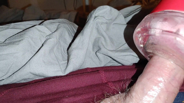 Bareboybreeder: 새 자위하는 아빠, 남친이 옆에 쉬는 동안.