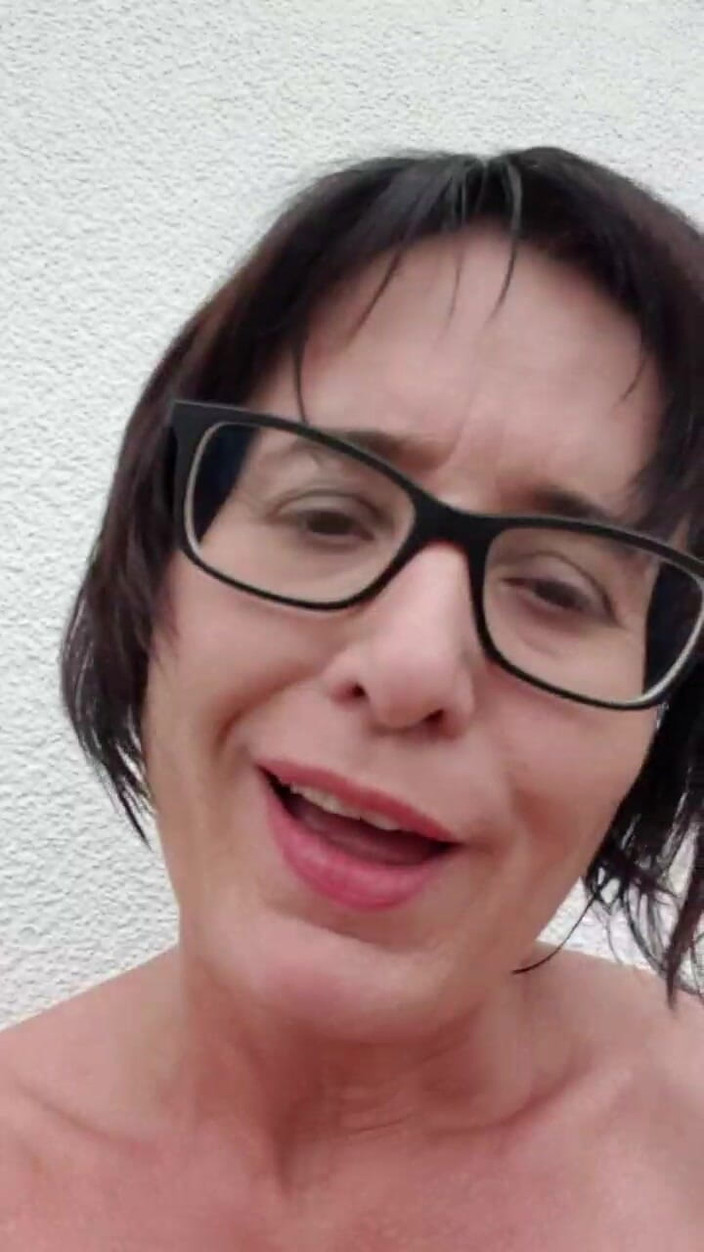 JulieEroticDress: Intenso orgasmo com pinos nos mamilos