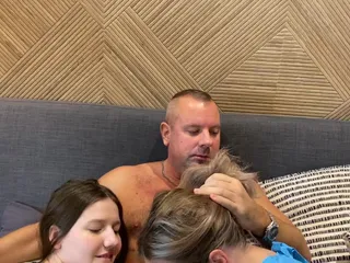 Two Slutty Girlfriends After the Nightclub Sucked off the Taxi Driver