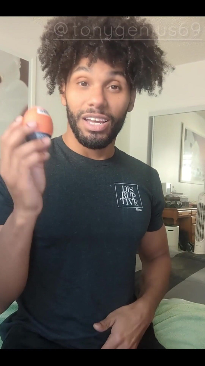 Tony Genius: Uovo soddisfa il masturbatore