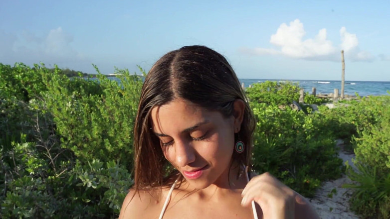 Primiciax: Latina Preñada Y Facial En La Playa