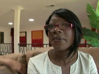 Naughty Black Girls: Cận cảnh cô bé tuyệt đẹp này bị nện mạnh từ...