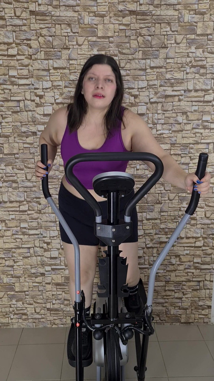 Alice Scott: Sweat Fetish Workout