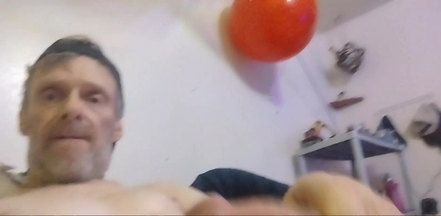 RoyToyBoi: Upozornění na honění