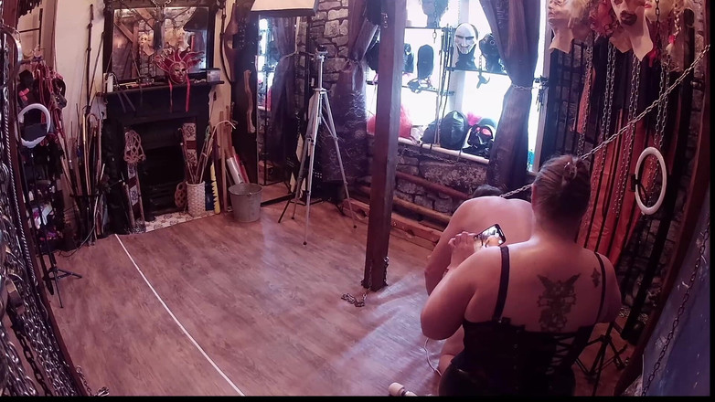 Aaexperiencesltd: Bahagian 2:- Domina Satana, Lanista Bear dan Daisy mainan baru mereka.