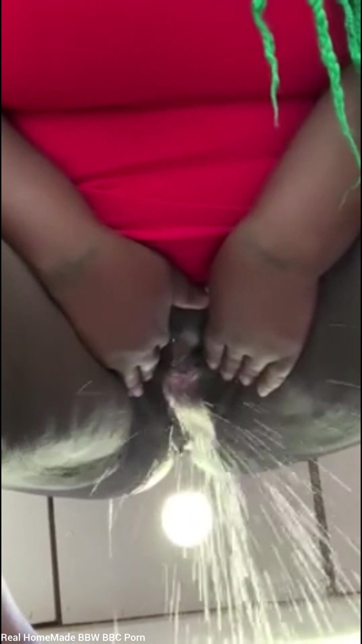 Super sexy ebony cuties: Fã pede compilação de mijo solo