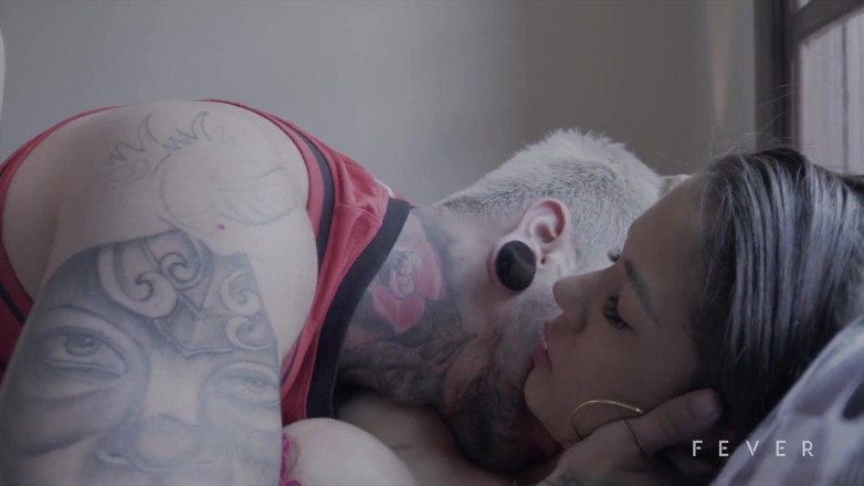 Fever Films: 18 anni porno per la prima volta con una pornostar