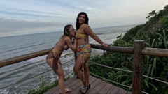 PriscilaBelini: मैं और मेरा दोस्त समुद्र तट पर लाइव कर रहे हैं