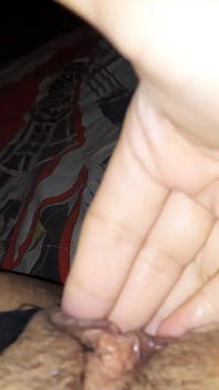 Acordei E Comecei a Brincar Com Minha Buceta Gostosa, Suculenta E Peluda. Deixe-me Gozar Na Sua Boca.
