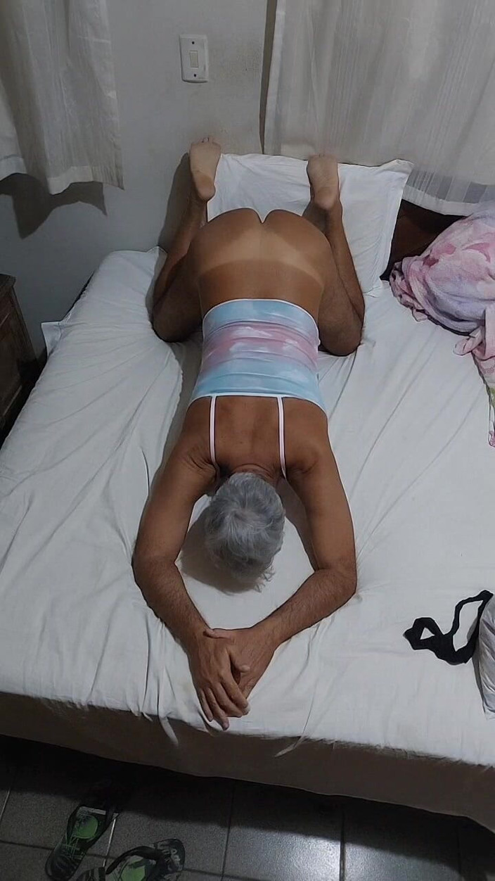 Ladysilvas: Ladysilva in Bed Doing Live Chat Showing off Her Hot...