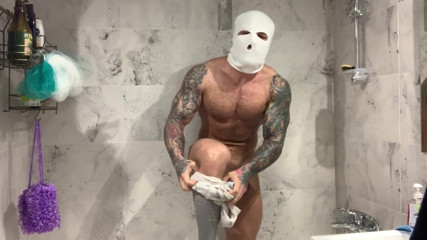 Maximus Barmin: Gemaskerde spieren onder de douche