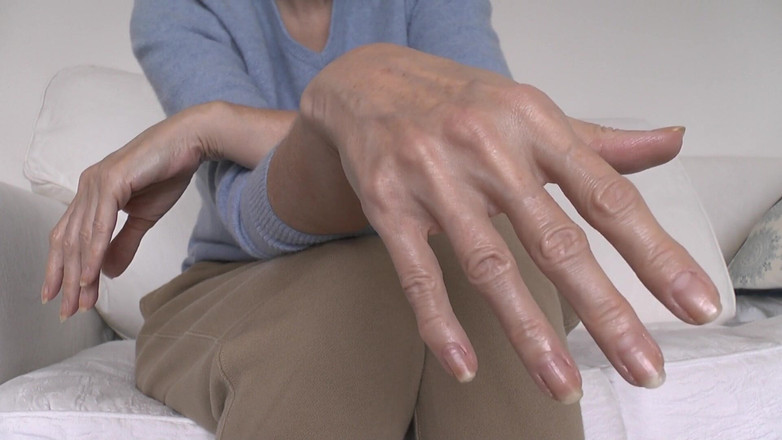 Lady Victoria Valente: Tangan dan kuku yang indah dan elegan dipersembahkan oleh Lady...