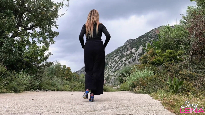 Goddess Lena: Schiacciante con i tacchi alti