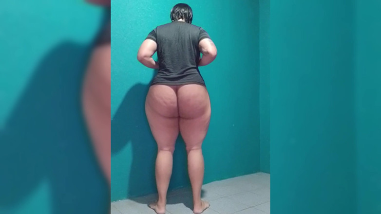 Sissy sapeca studio: Shemale dengan zakar yang besar dan tebal, mahu berkongkek dan...