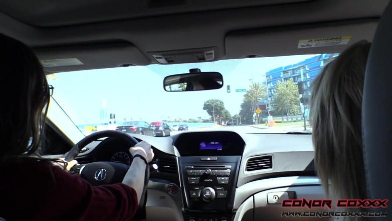 Horny Household: La matrigna premia il figliastro con un in auto