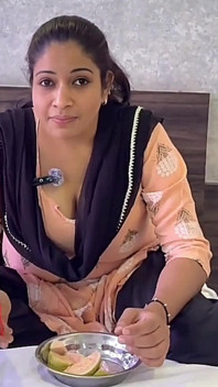 インドのデジ・サーリジ ジジャジとの初めてのセックス、タイトなマンコ ファクテッド ヒンディー語オーディオ