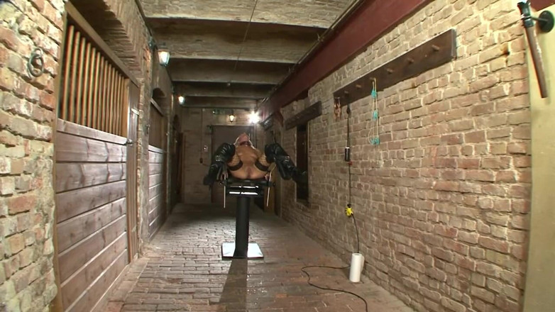 Absolute BDSM films - The original: Meregangkan pepek yang mendominasi