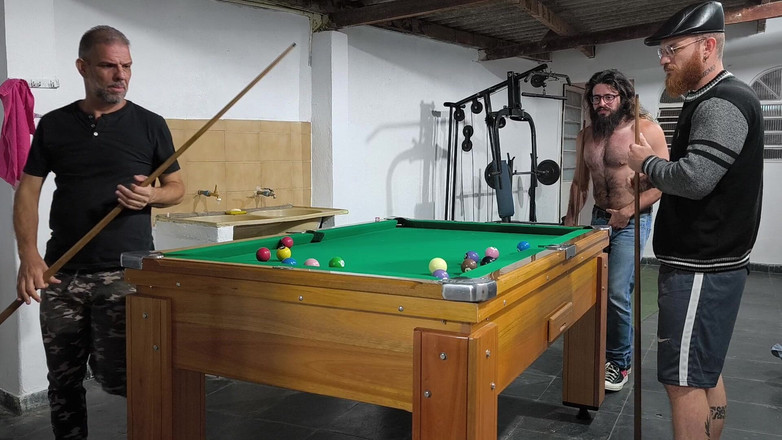 carmonaoficial: Гратися з друзями, роздягаючись