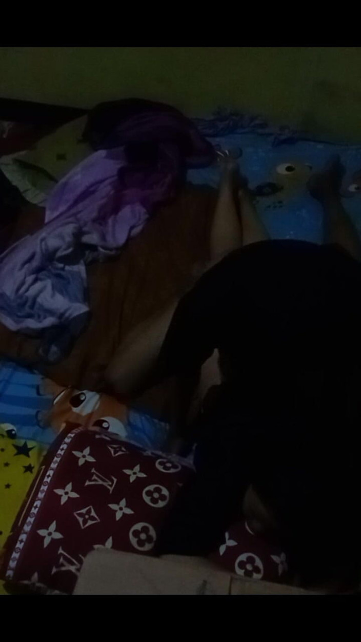 Famly sex: Crot na zadku dospívající dívky je tak lahodný Když slyším...