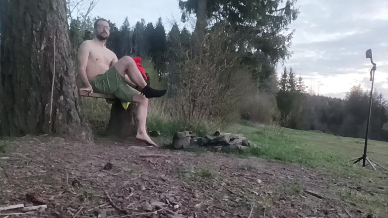kickerscooter: Naked in the Meadow