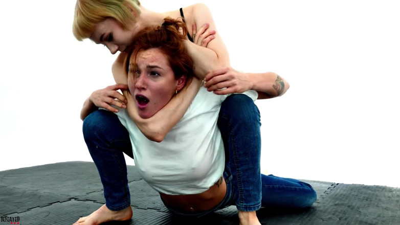 Defeated Sex Fight: Lilith &amp; Meryl - Gorąca ruda kontra seksowna blondynka uwielbia ostro walczyć