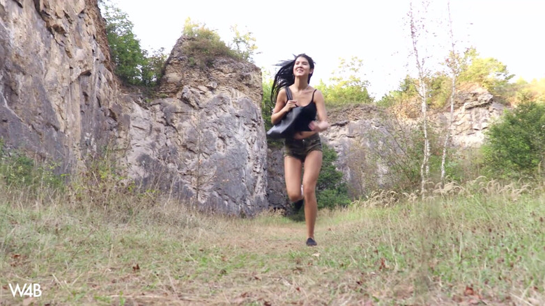Watch4beauty: Pinkelnde dame