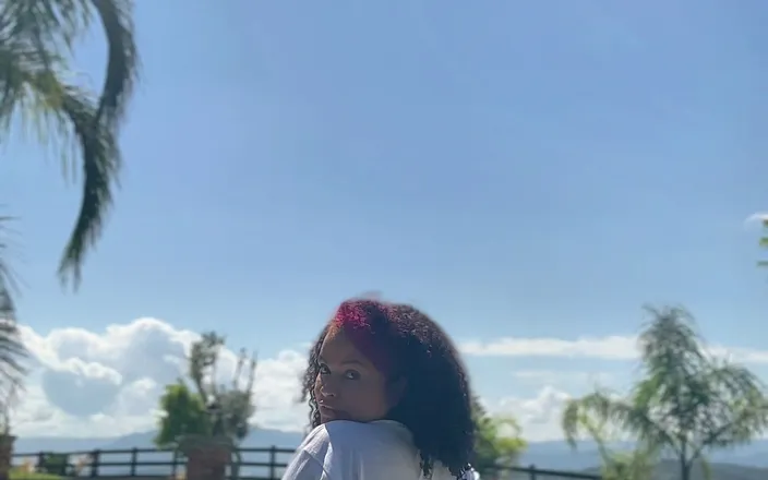 Cutiepiie Chubby: Chubby Ebony Farting Like Crazy in the Pool