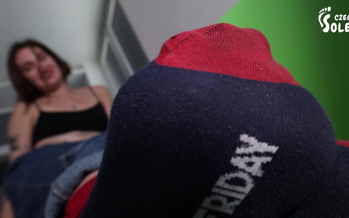 Czech Soles - foot fetish content: Spor salonu çoraplarıyla ayak kokulu hakimiyet