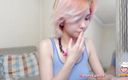 Lil Karina: 指を吸う若いアジアの女の子