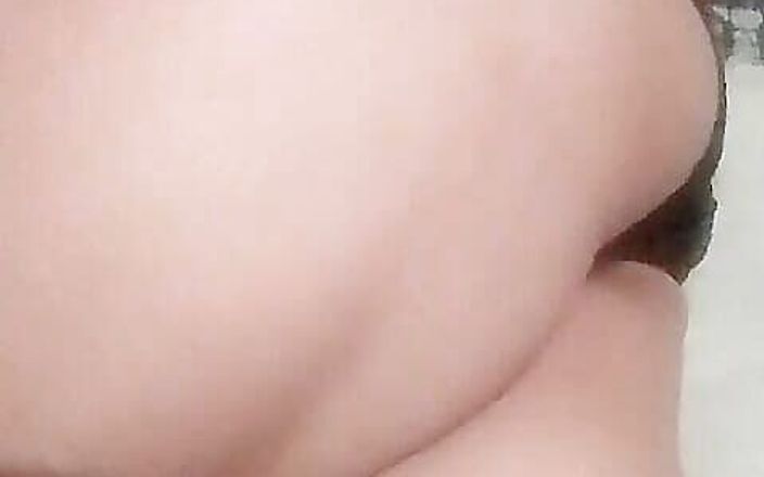 Gloryhot69: मेरे सौतेले बेटे ने मुझे मेरी चूत को छूते हुए लगभग पाया