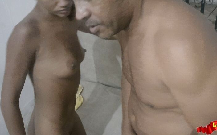 LeoOgro: Una figliastra carina scopa il suo ex patrigno sul balcone