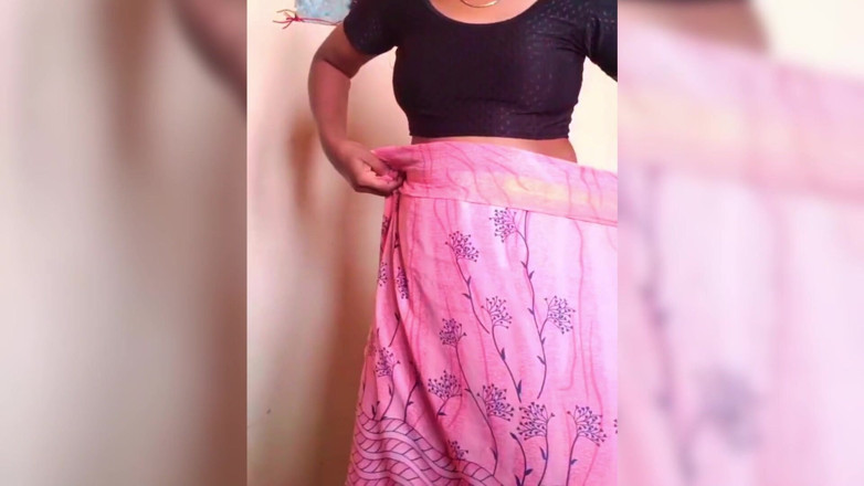 Ammukutty88: Ammu jurk verandert van nachtjapon tot saree met grote tieten...
