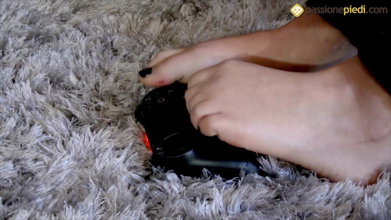 Foot Fetish HD: Petra playing games