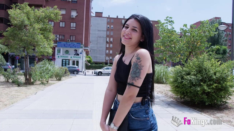 FAKings: Paola White monstercock'un cesaretini alıyor: Pornoya hoş geldin bebeğim!