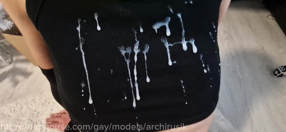 ArchiRusik: Un Énorme Jet De Spermatozoïde Sur Un Beau Femboy, S’étouffant Avec...