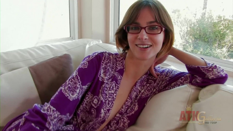 ATKIngdom Fans: Tight and Slim Jay Taylor Looks Hot in Her Glasses...