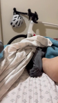 Pinay MILF różdżka orgazm do kremowego obciążenia ust - Lexxi Wett