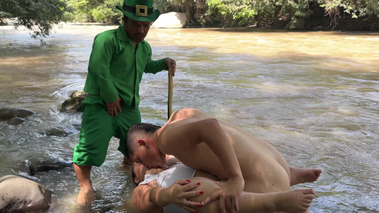 Duoafroditas: Misteriosul Magic Goblin mă face să-mi fut sora vitregă grasă în...