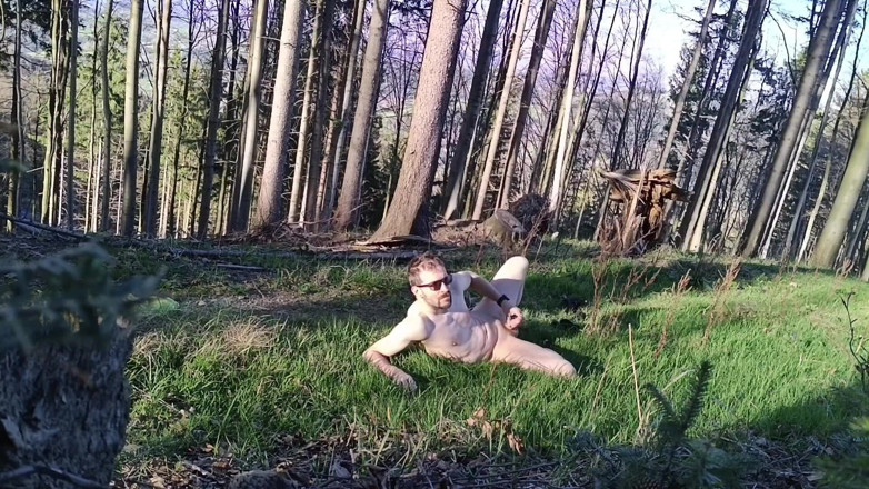 kickerscooter: Naked in Forest