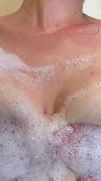 Arielle Lane - Soaking Wet Bubble Bath