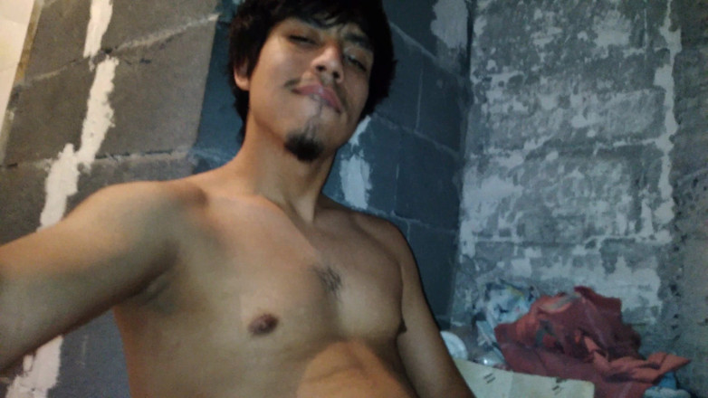 AlexAlejandro13: 这个英俊的家伙真的有一个坚硬的鸡巴为了一刻的快乐而吃掉它