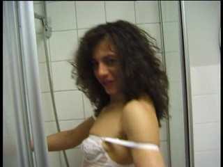 Lucky Cooch: Hot amateur MILF dancing under shower
