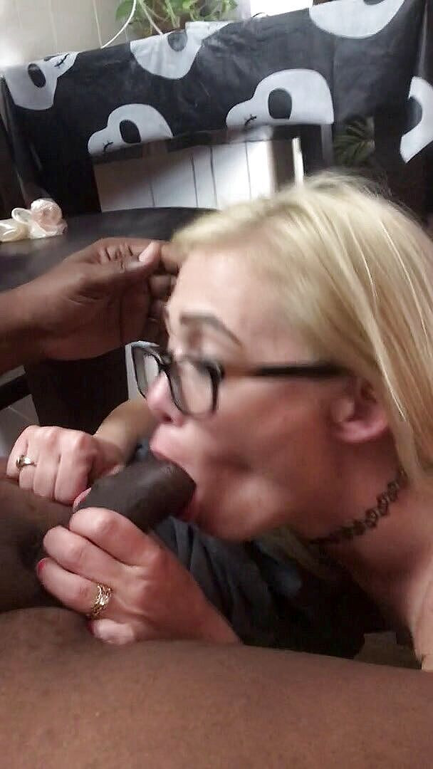 Tickled Pink Productions: Blowjob istri pelacur pirang antar ras