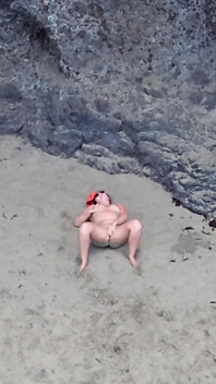 Si cantik bogel di pantai - kelonggaran erotik drone sudut pandangan pertama