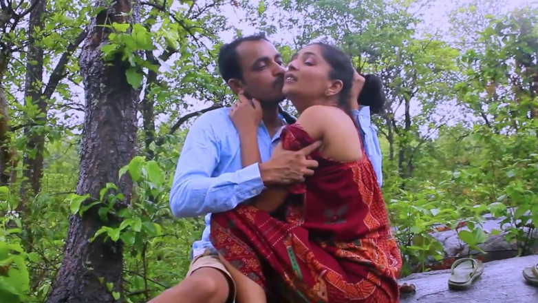 Anjalisingh_sexy: Saftig indisk bengalisk fru knullas hårt i regn utomhus sex