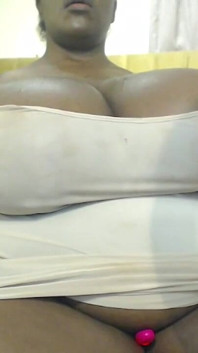 Mature BBW Teasing and Clapping Fat Booty
