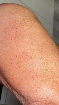 긴 흑인 대물 레브비와 샤워하는 GILF Lana Lee