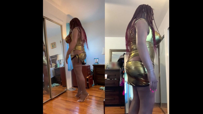 Deanna Doll: Awek hitam Danae dalam sut mandi emas seksi, berbogel, mengongkek...