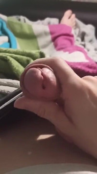 In the Morning, the Guy Decided to Jerk off a Little